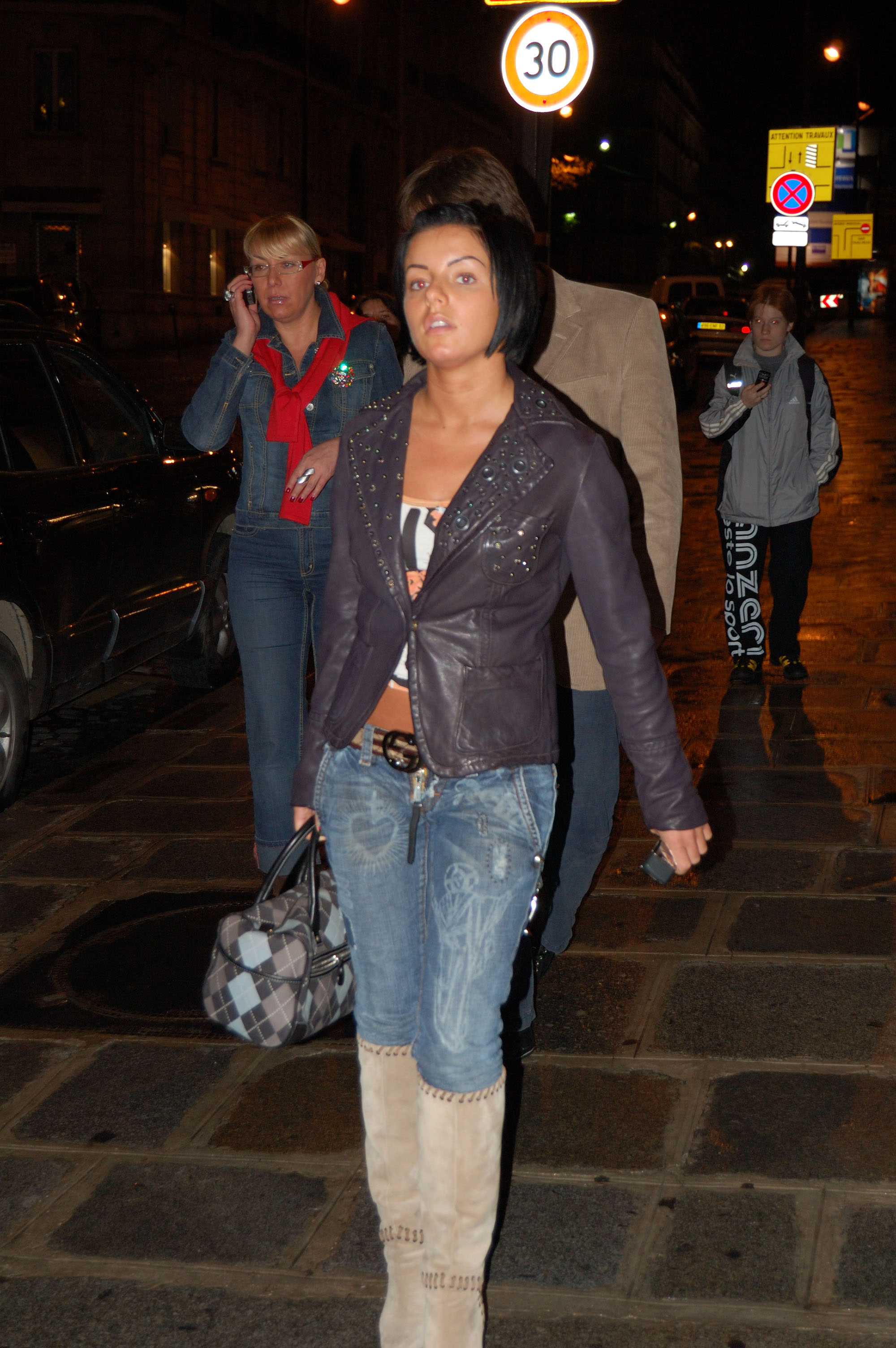 Tatu Arrive in Paris 22.10.2006