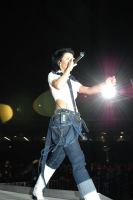 Tatu Perform In Tokyo 01.12.2003 - 02.12.2003