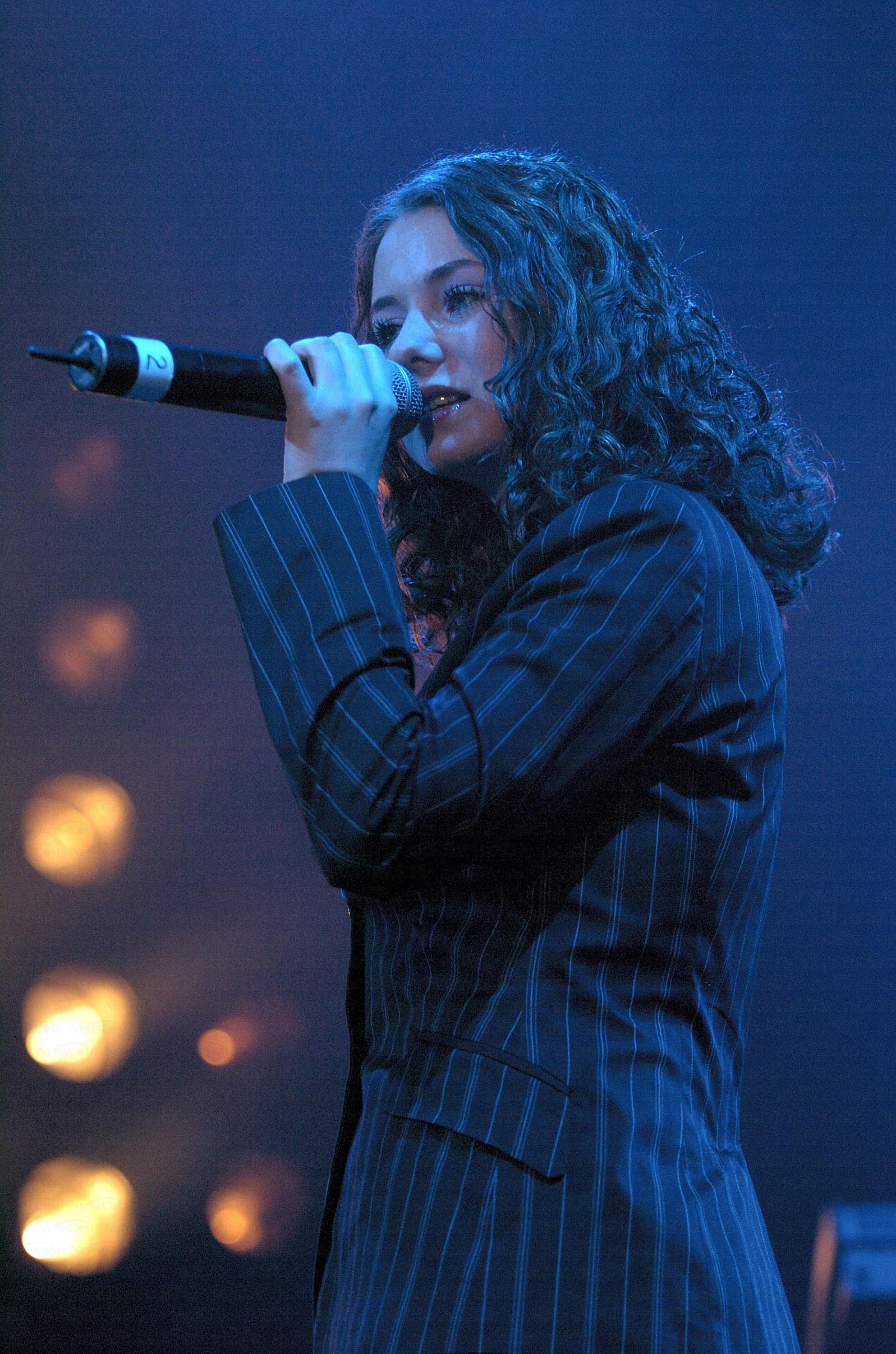 21 декабря 2005. Tatu perform 2005. Tatu perform 2008. Донэра певица 2005 год. Tatu perform 2006.